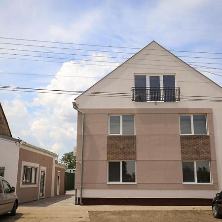 Domacin Komsijska Gostiona Zrenjanin Exterior foto